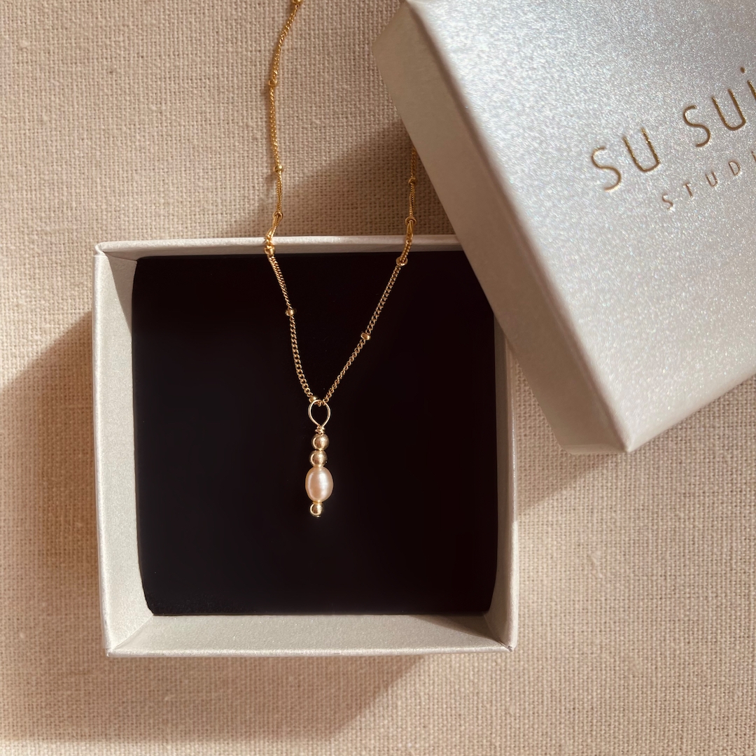 Perzikroze parel met gold filled bolletjes - Ketting - Productfoto #4