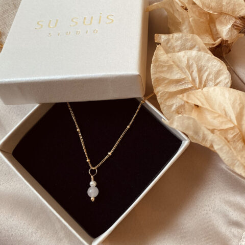 Rozenkwarts met wit pareltje - Steen van de liefde - Ketting - Productfoto #1